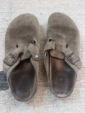 well loved Birkenstock Boston clogs 39